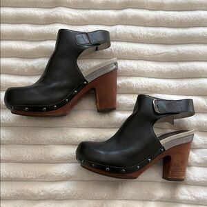 Jambu Black Leather Clogs with Wooden Heel